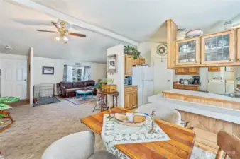 Manufactured home dining