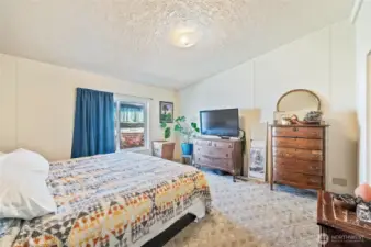 Manufactured home primary bedroom