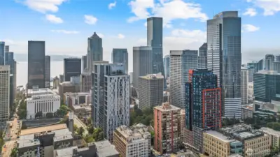 Expansive views of Seattle’s financial and cultural core.