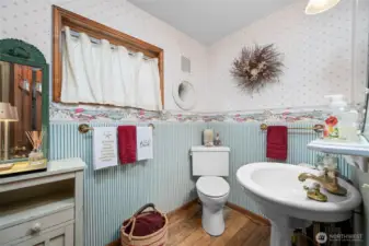 Main level full bath