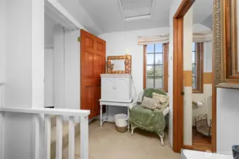 Upstairs landing/ sitting area