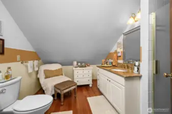 Upstairs 3/4 bath