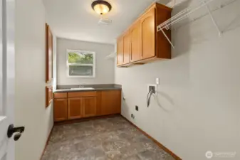 Huge convenient 2nd fllor laundry room