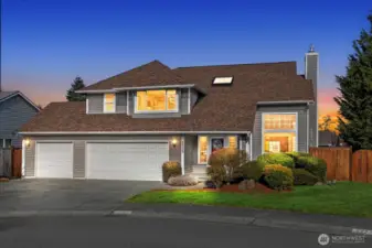 Stunning Harbour Pointe home!