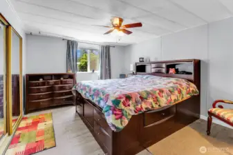 Primary bedroom with en-suite bathroom!