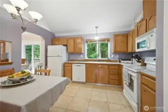 All bottom cabinets w/pull outs