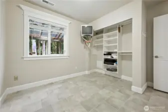 4th bedroom downsairs