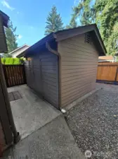 Approx 14x12 detached storage shed w/power