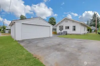 Detached garage