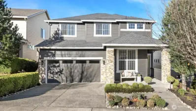 Eagle Pointe 2 stories daylight basement