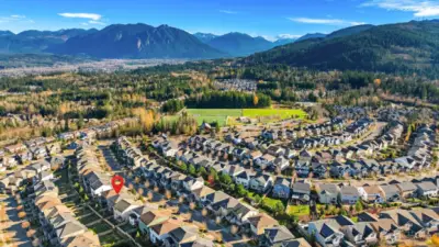 walking distance to Timber Ridge elementary school & Jeanne Hansen park nearby!