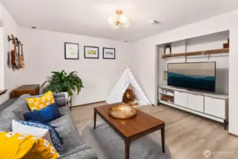 The 5th bedroom/bonus room has a large closet (pictured) and its doors have been stored in the garage.