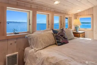 Ferries, city and Mount Rainer views from the bed!