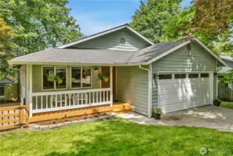 Refined, yet relaxed Cherokee Bay rambler. Welcome home to the comfortable front porch and chat with the neighbors. Lovely grounds and shade trees for your enjoyment.