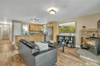And the reverse - family room facing the kitchen.
