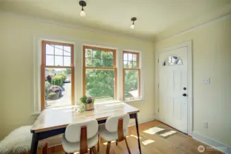 Perfect dining spot that can be expanded if needed. Enjoy mountain views.