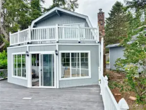 Home with 2 Upper Decks - Front and Back