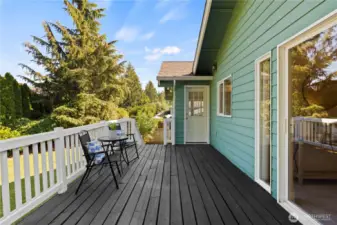 Large Deck leads down to Back yard~