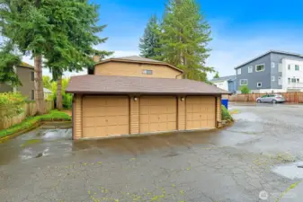 Middle garage is for this unit