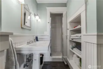 Ground floor bathroom complete with a shower, perfect for beach days!