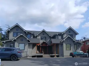 West side/front of the 2 story, 6 unit, 452 Pine, A Condominium.