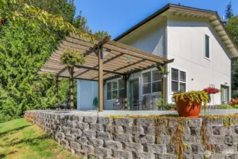 Detached Shop with M.I.L. - TTL Shop/M.I.L. area is 2400 sq.ft. 1/2 SHOP --600 SQ.FT. FOR INTERIOR PARKING  AREA & 1/2 AREA FOR M.I.L. (2-Levels)