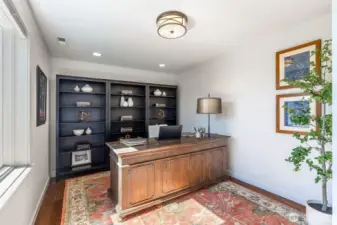 Office or 5th bedroom