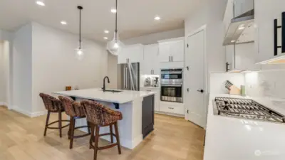 Quartz, Gas Cooking, Soft-Close Cabinetry, Walk-in Pantry
