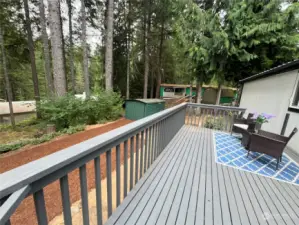 Nice large deck off sliding door.