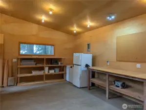 Shop with extra refrigerator & freezer which are included.  Good work space.