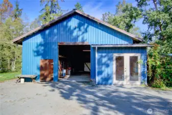 Barn has tons of room for animals, hay, and all your gear. It's great for everything!