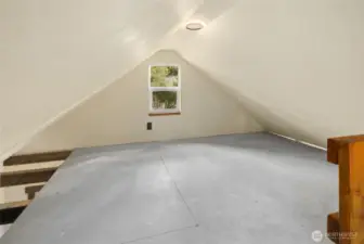 Large loft area (not included in sqft)