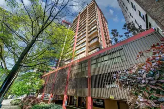 Walk to world-class dining, Town Hall Seattle events, parks, and more!