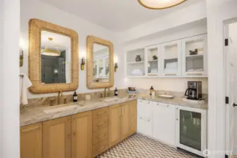 Primary bathroom oooh la la