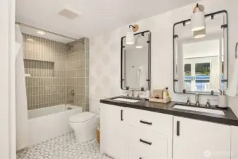 Guest suite bath.
