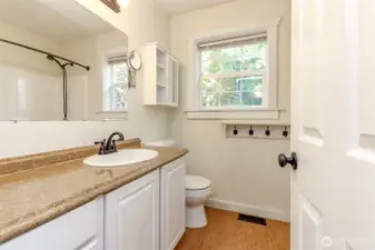 2nd Full Bth Upstairs