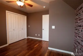 3rd bedroom (upper level)