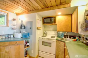 Great storage and potential to cook up your dream kitchen.