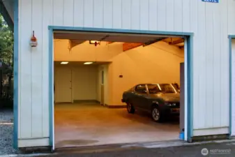 8’x10’ garage doors for easy access.