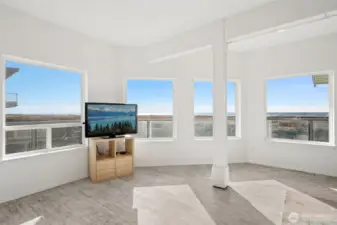 The enclosed deck would also make the perfect work-out room or game room.The views are jaw dropping.