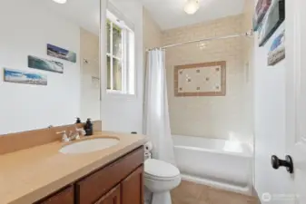 Bedroom 4 en-suite bathroom.