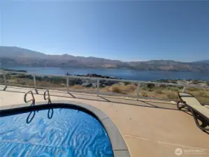 180 views of Lake Chelan and Mountains