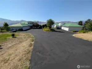 large driveway with ample parking