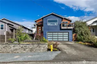 Lots of easy street parking + off-street spaces for 2-3 cars, in addition to the large 2-car garage make it easy to come and go.