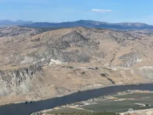 Columbia River has great Water Skiing.