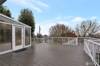 The deck allows for ample seating, dynamic views of the Cascade mountains, bird watching and so much more!