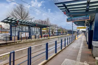 Steps to Othello Light Rail. Quick access to Downtown Seattle, Sea-Tac Airport, and the entire Link corridor.
