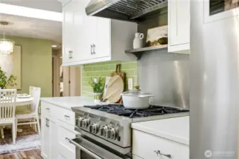 BlueStar stove/range runs on propane-specs on site for this off the chart appliance!