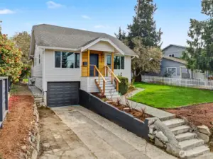 Attached 280sf garage