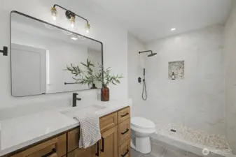 Main level 3/4 bathroom